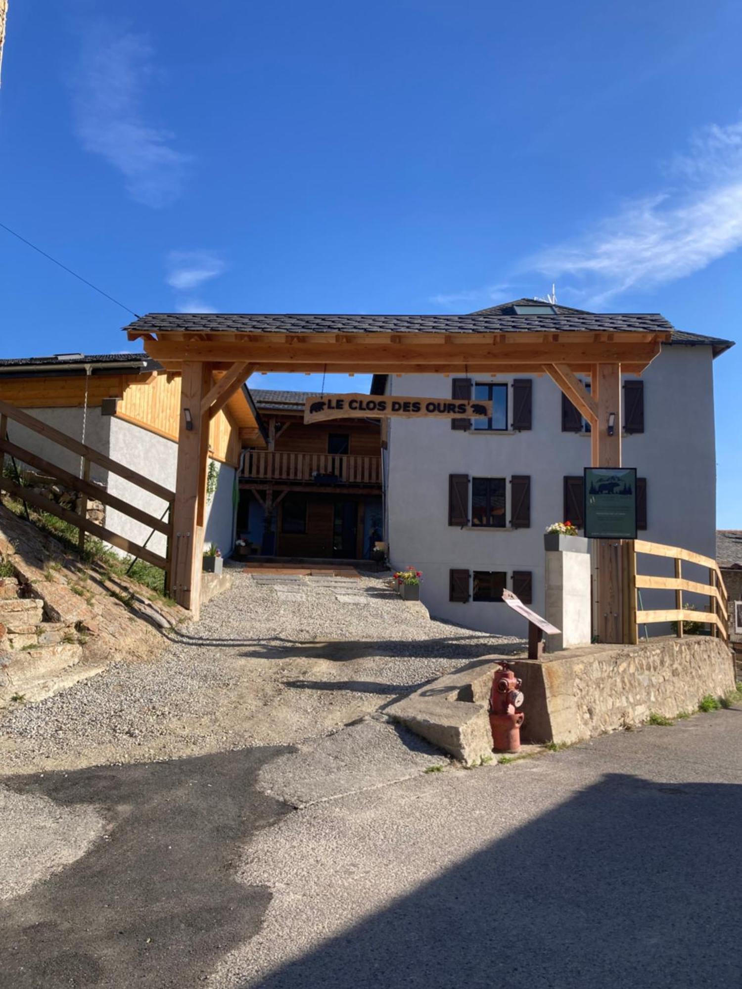 Maison Canelle Le Clos Des Ours Matemale Exterior foto